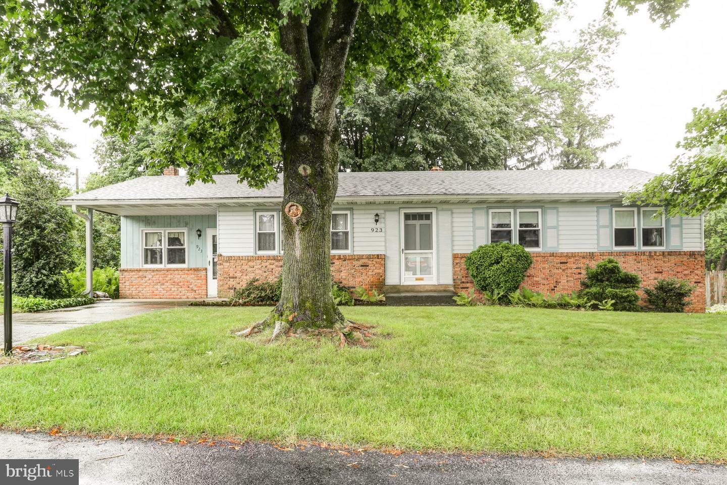 Property Photo:  923 Thornton Drive  PA 17055 