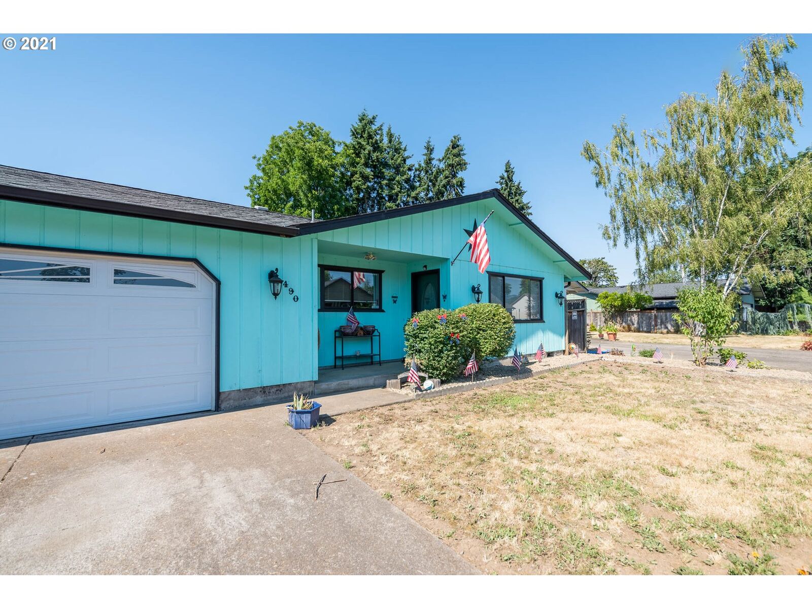 Property Photo:  490 Scott Ave  OR 97426 