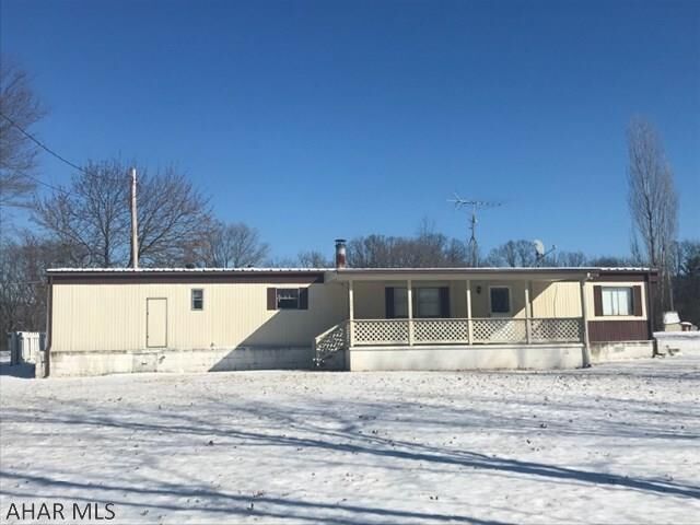 Property Photo: 454 E Graceville Road PA 15533