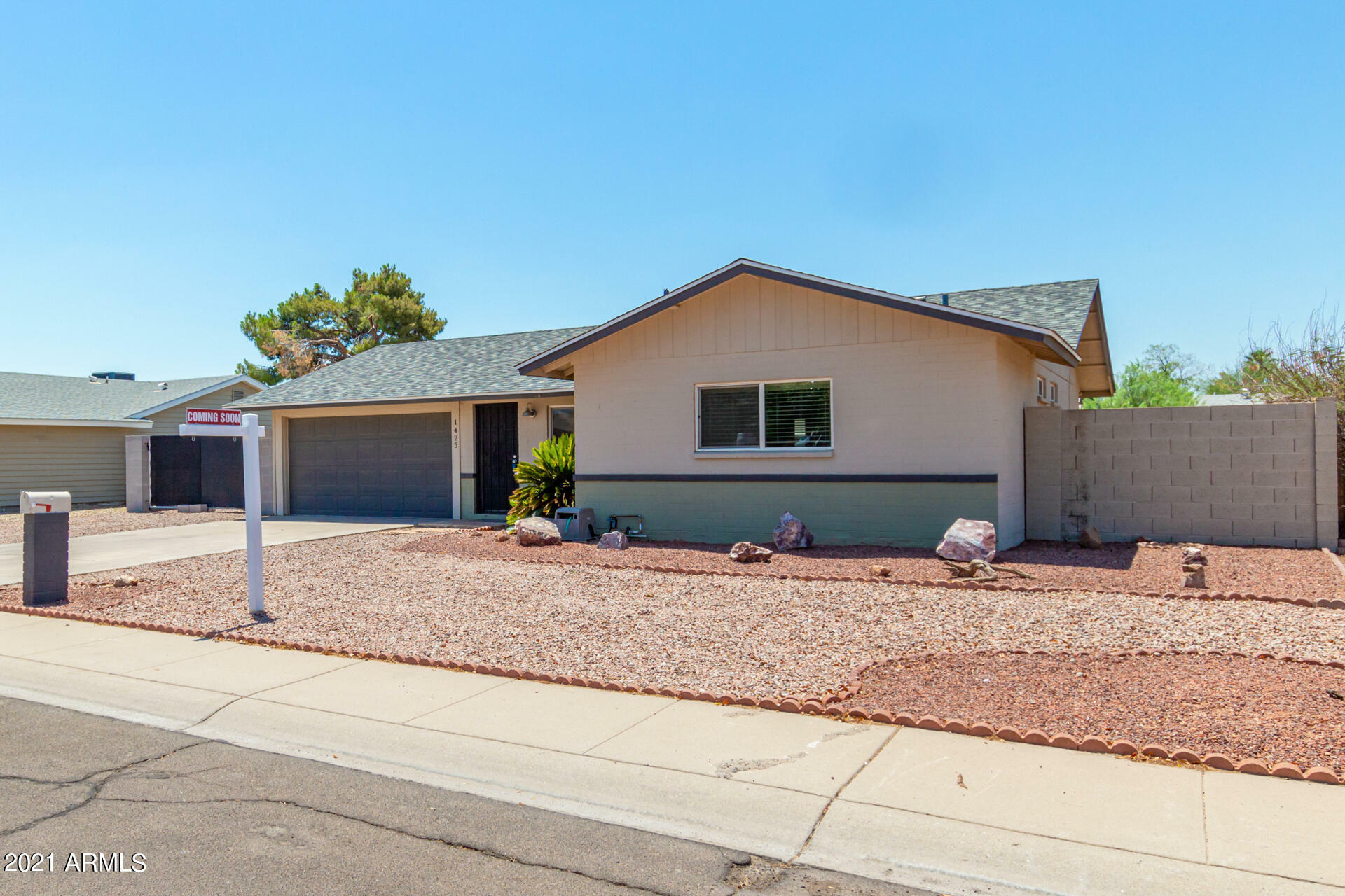 Property Photo:  1425 W El Monte Place  AZ 85224 