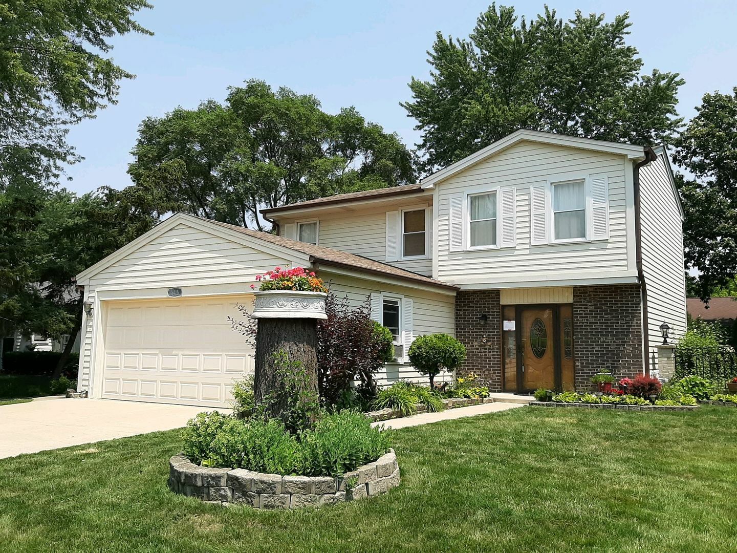 Property Photo:  645 Radnor Drive  IL 60172 