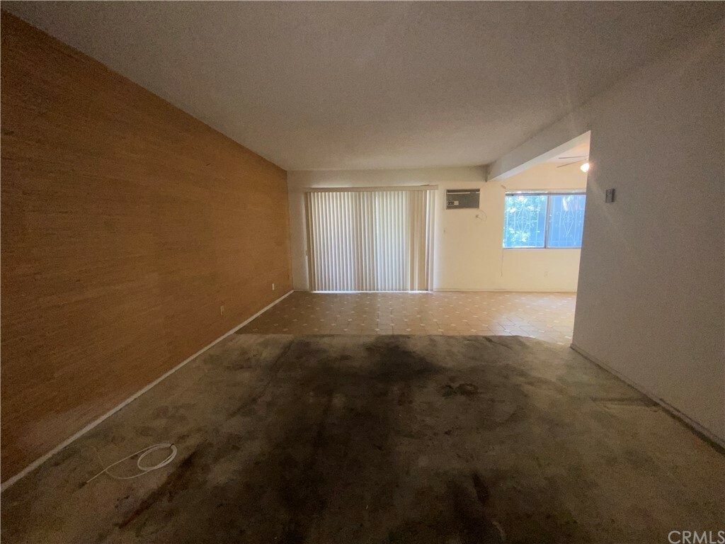 Property Photo:  1955 Tamarind Avenue 4  CA 90068 