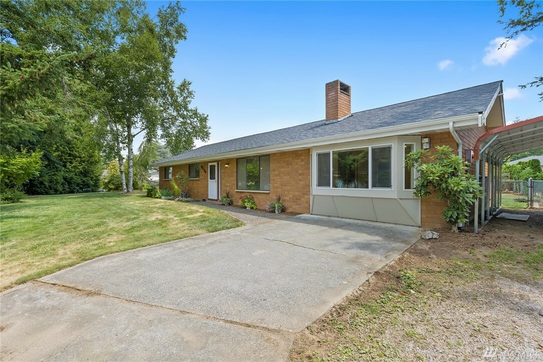 Property Photo: 5930 Paradise Dr WA 98248