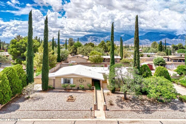 Property Photo: 1304 Camelot Road AZ 85635
