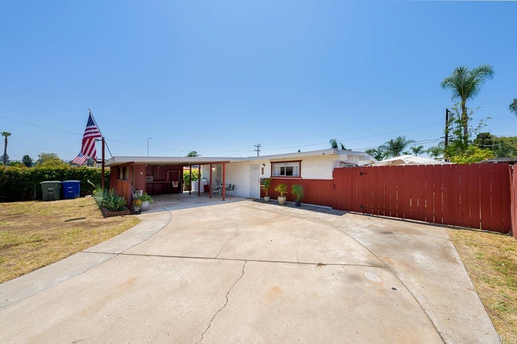 Property Photo:  186 S Ivory Avenue  CA 92019 