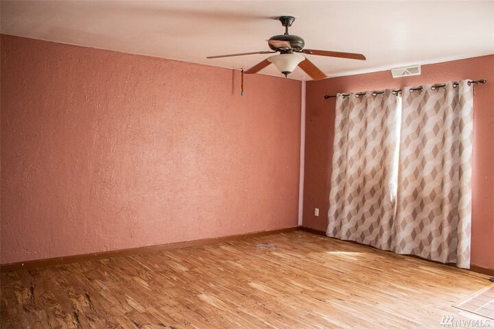 Property Photo: 1211 Arlington Dr NE WA 98837