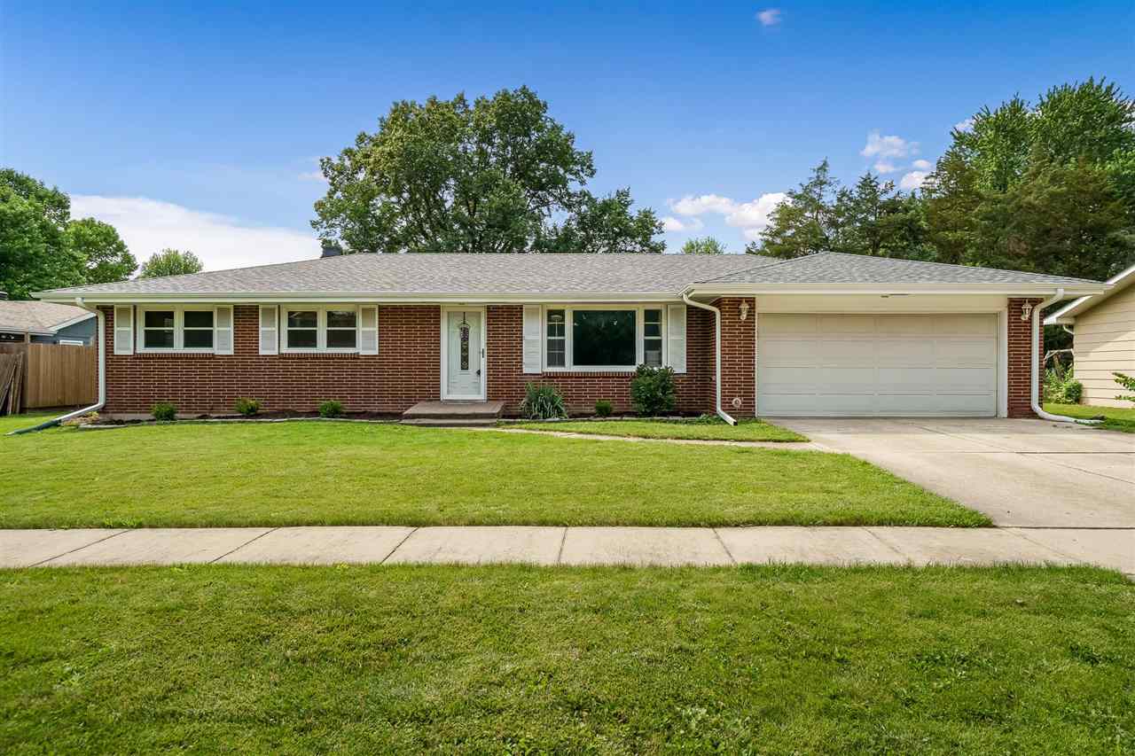 Property Photo:  1214 Crest Lane  IL 61068 