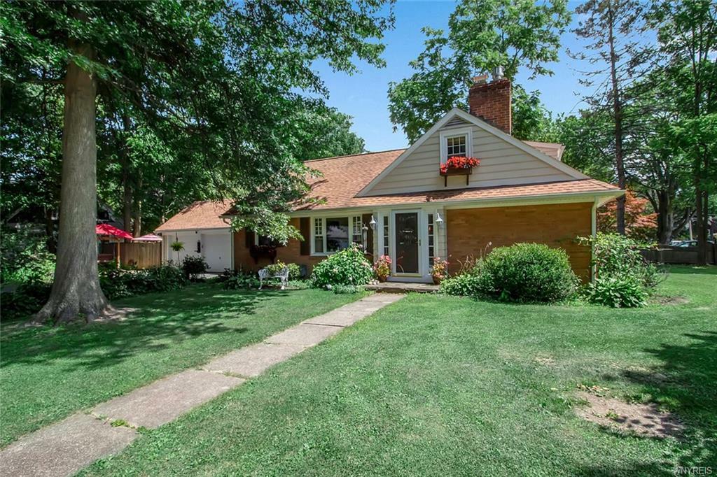 Property Photo: 370 S Park Place NY 14052