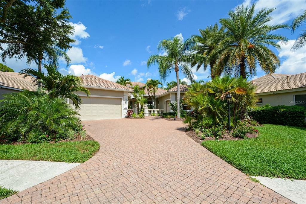 Property Photo: 7668 Heathfield Court FL 34201
