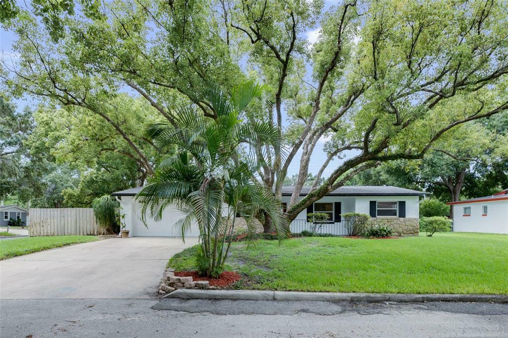 Property Photo:  914 Redwood Court  FL 32701 