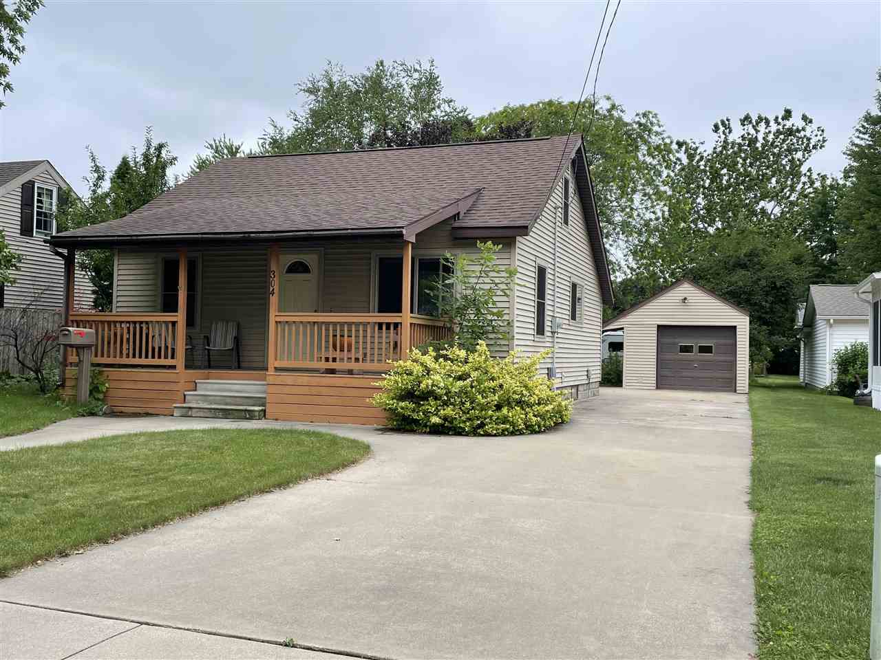 Property Photo:  304 Plummer  MI 48732 