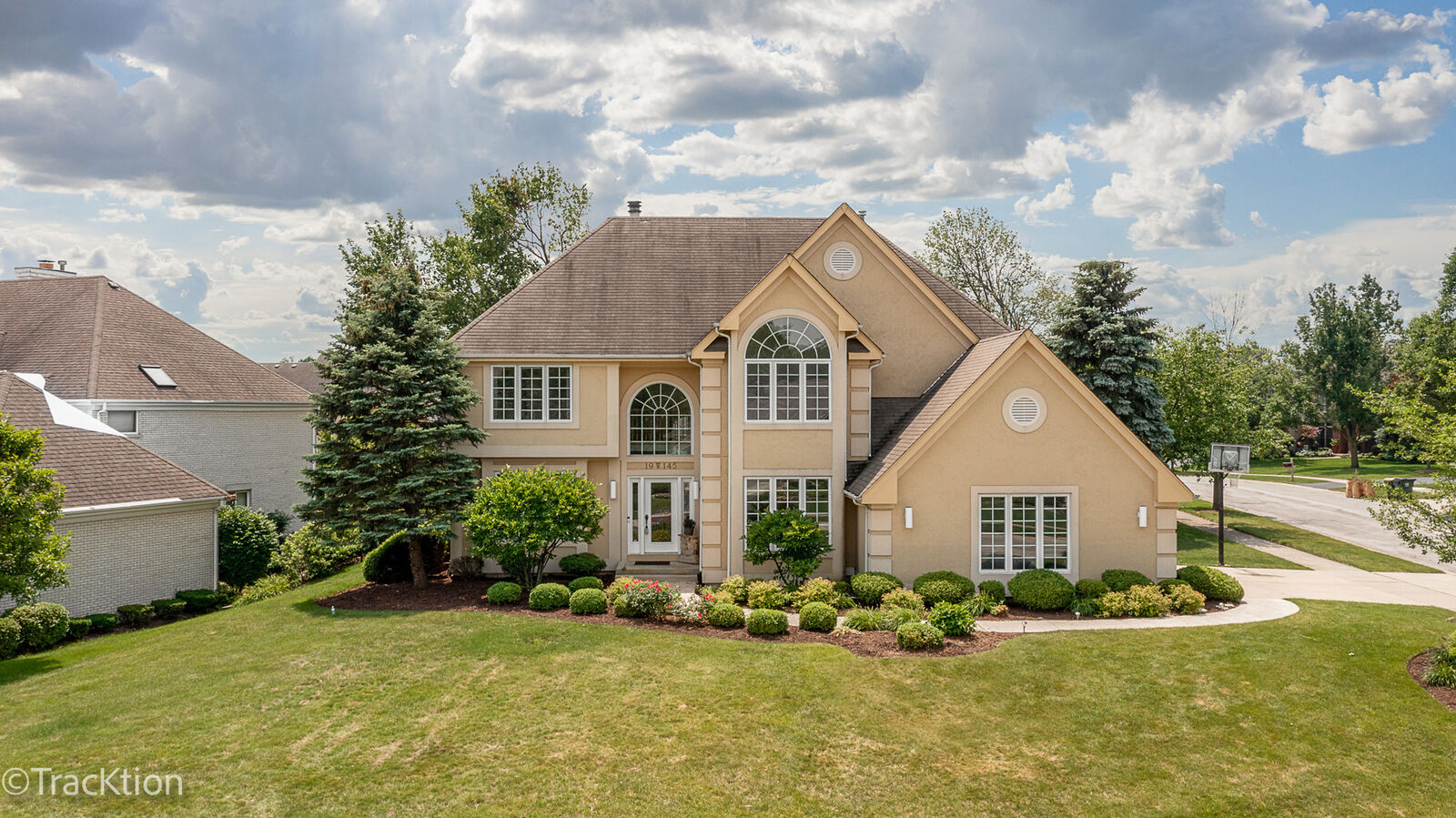 Property Photo:  19W145 Mallard Court  IL 60516 