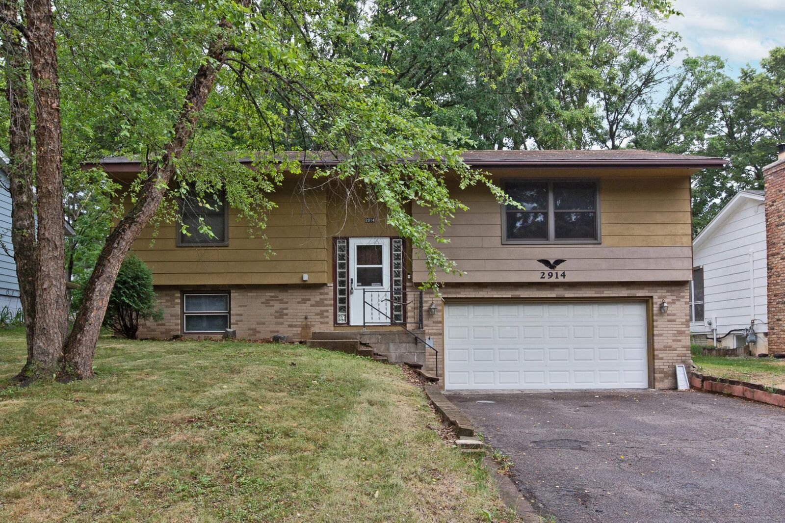 Property Photo:  2914 Flag Avenue S  MN 55426 