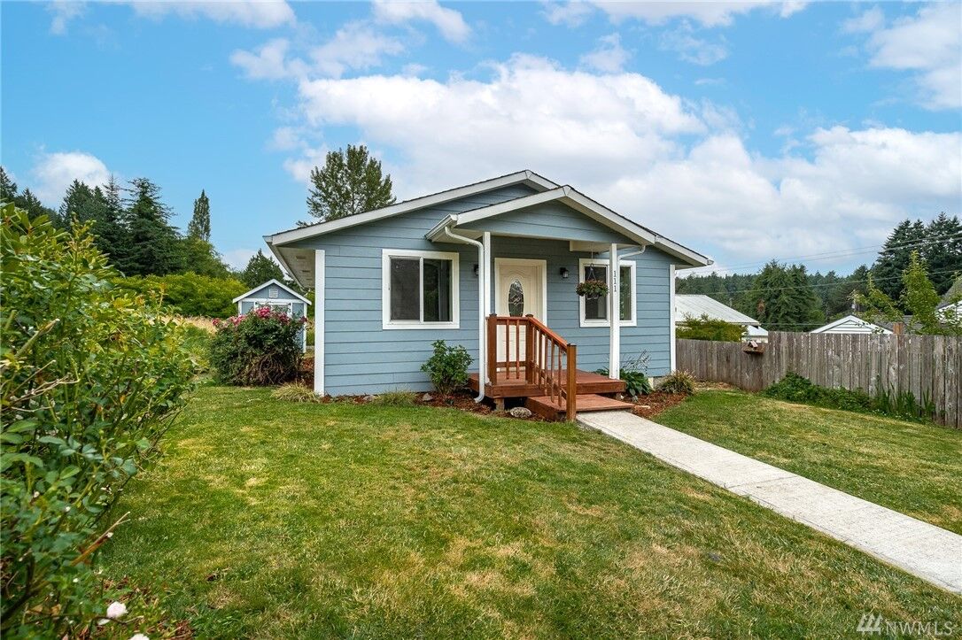 Property Photo:  111 SE Canyon St  WA 98596 