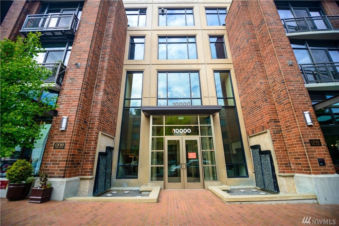 Property Photo:  10000 Main St 503  WA 98004 