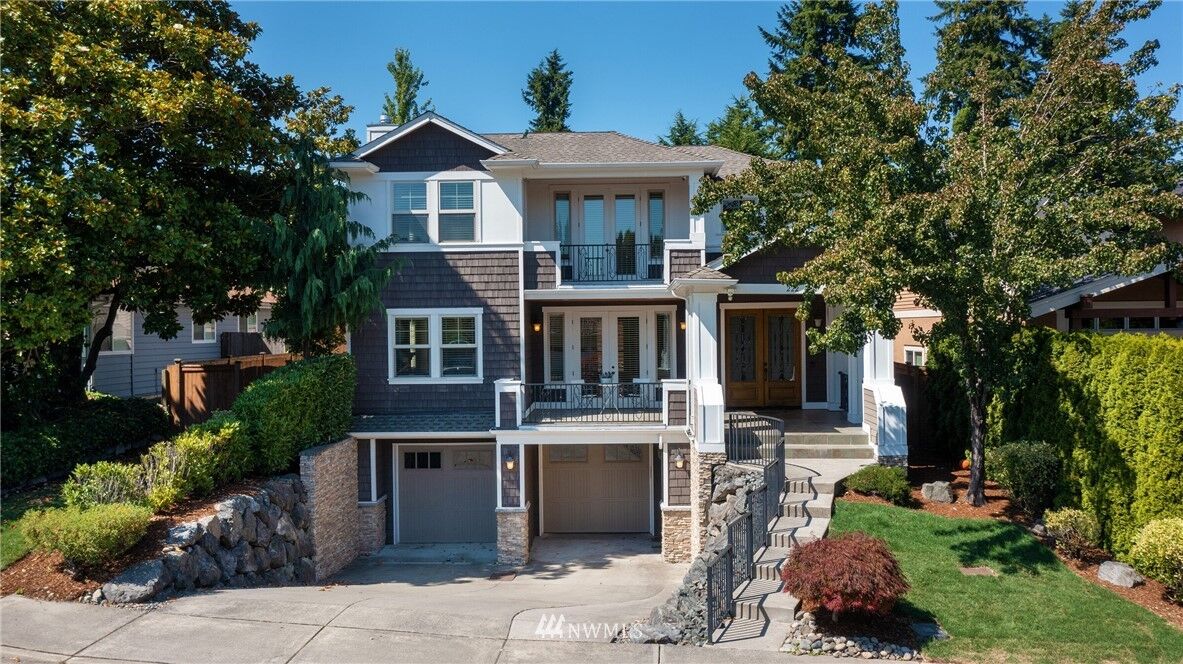Property Photo:  222  13th Avenue  WA 98033 