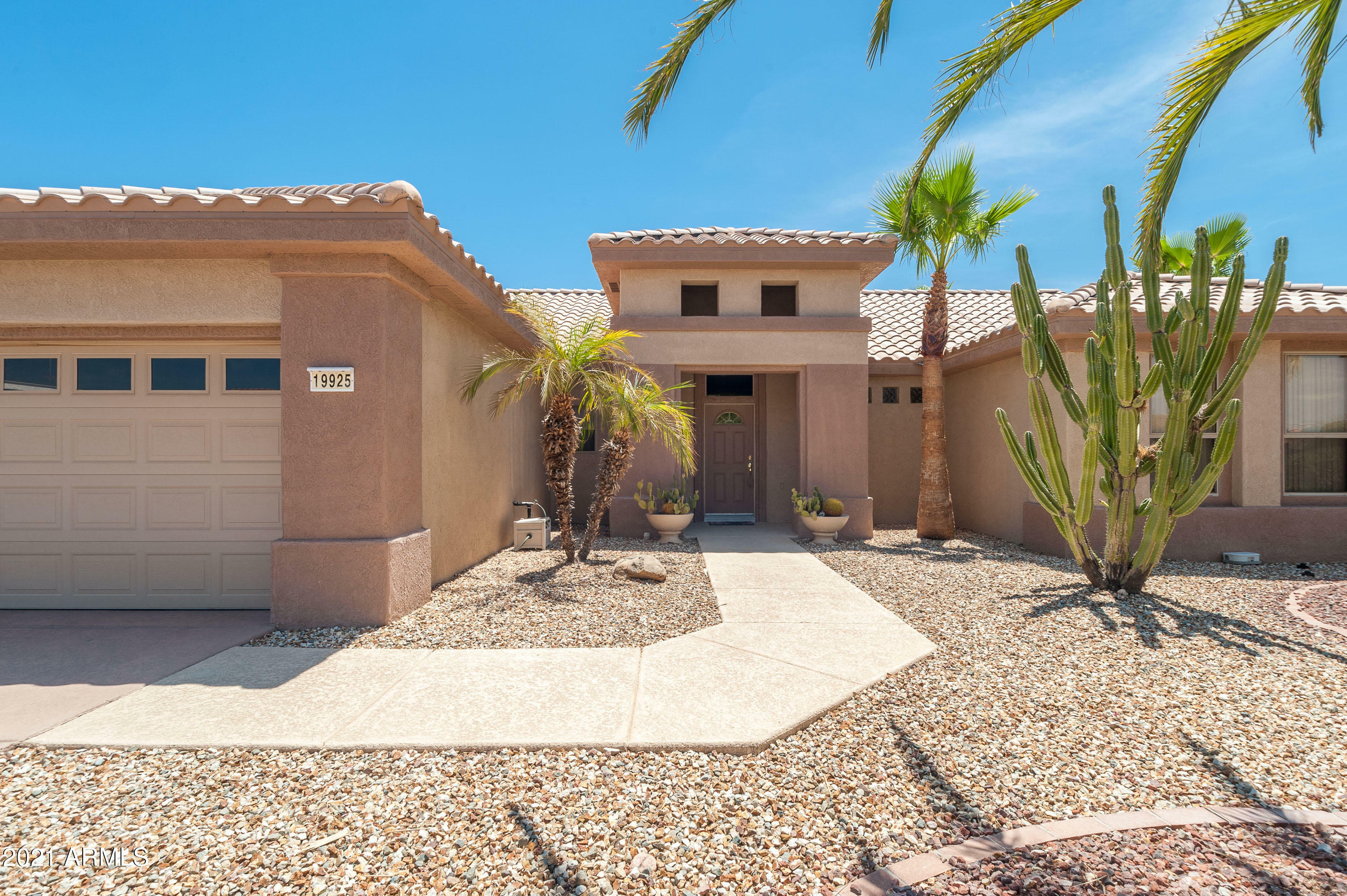 Property Photo:  19925 N Hidden Ridge Drive  AZ 85374 