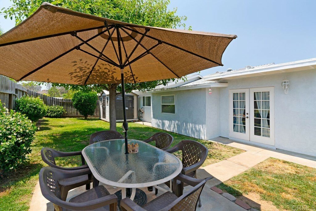 Property Photo:  833 Vineyard Road  CA 92069 