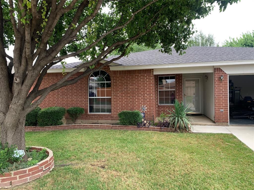 Property Photo: 928 Wrigley Way TX 76179