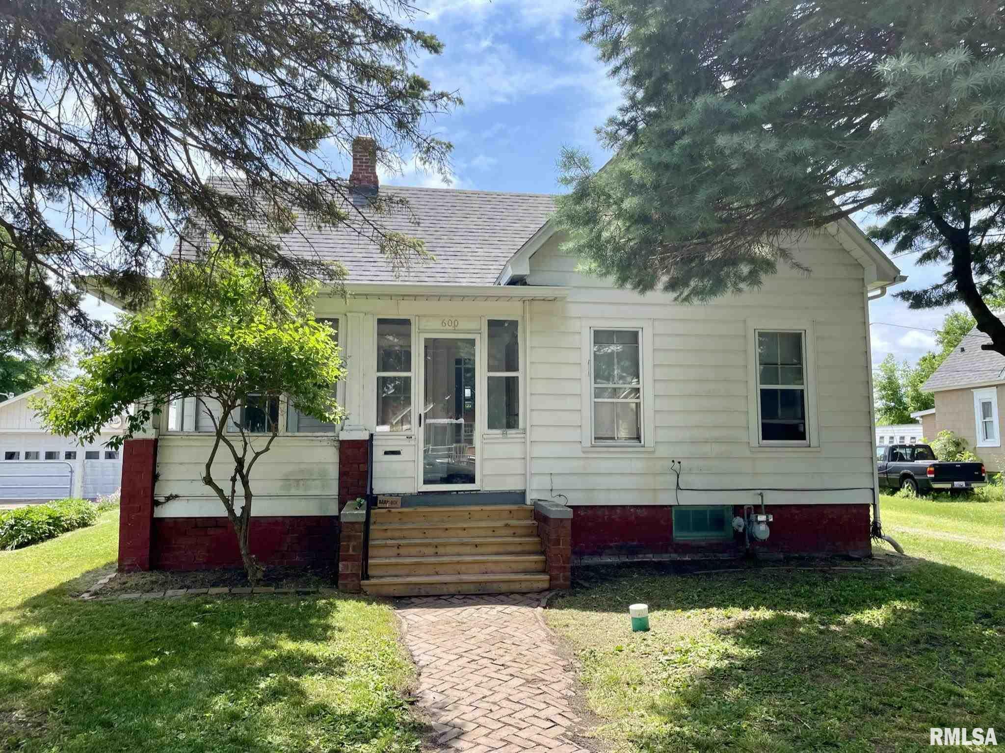 Property Photo:  600 E Third  IL 61401 