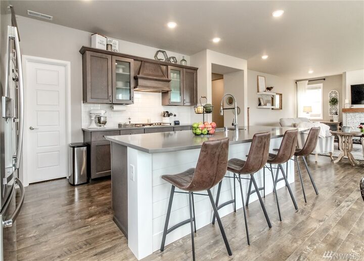 Property Photo:  14540 201st Ave E  WA 98391 