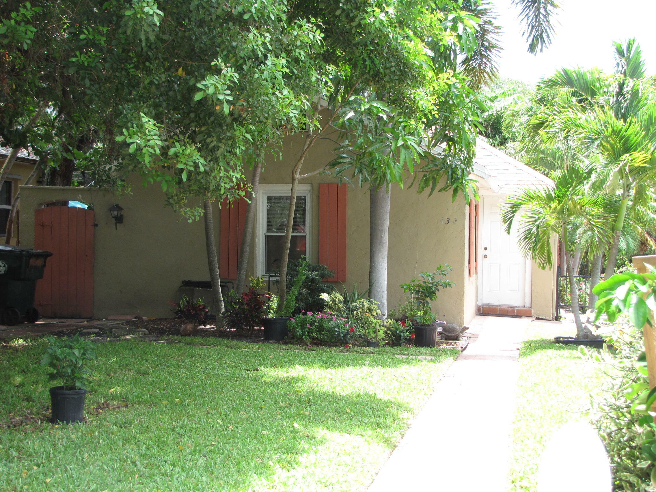 Property Photo: 432 S L Street FL 33460