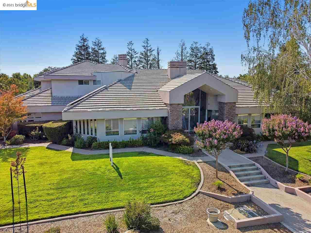 Property Photo:  700 Rutherford Cir  CA 94513 