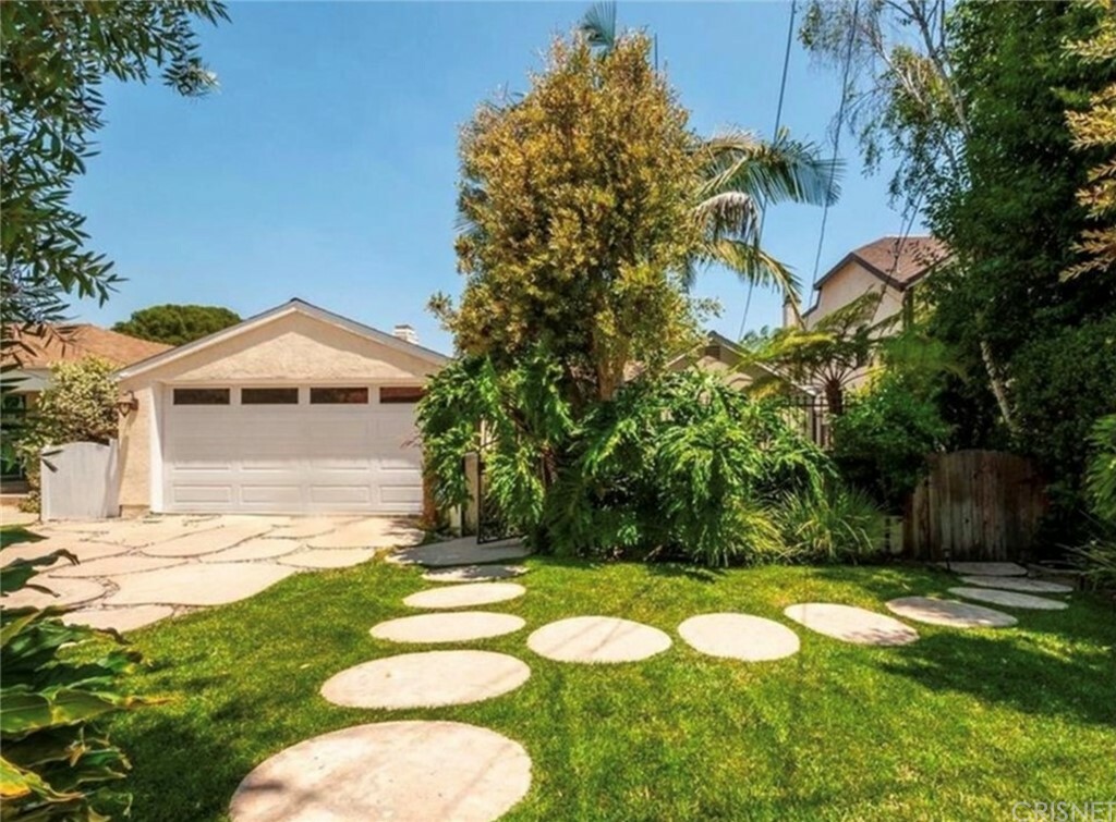 Property Photo: 14669 Valley Vista Boulevard CA 91403