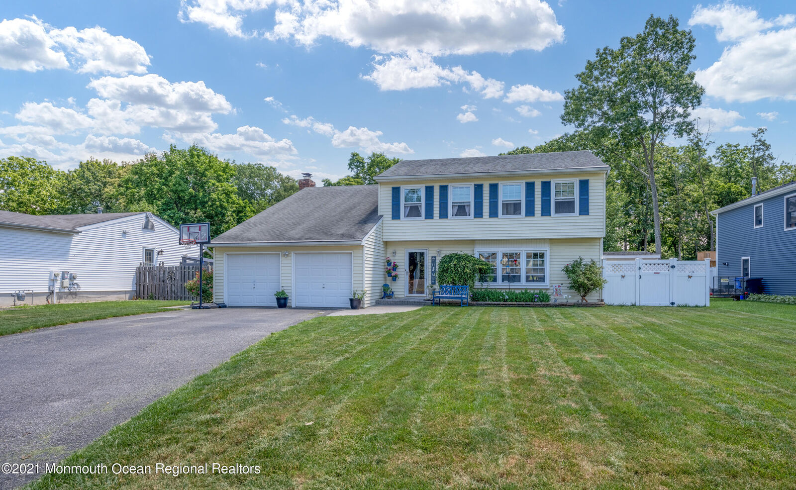 Property Photo:  511 Pheasant Lane  NJ 08753 