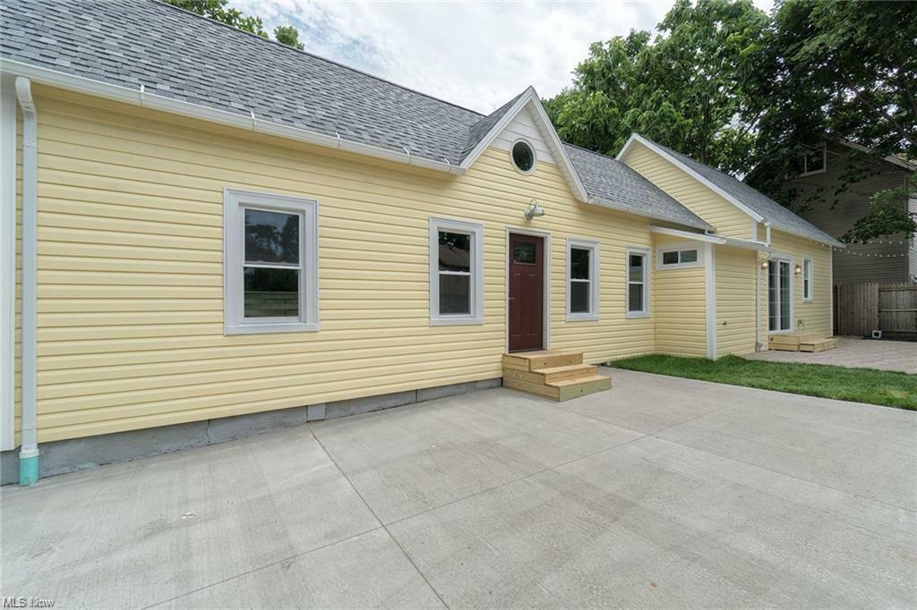 Property Photo:  2148 Thurman Avenue  OH 44113 