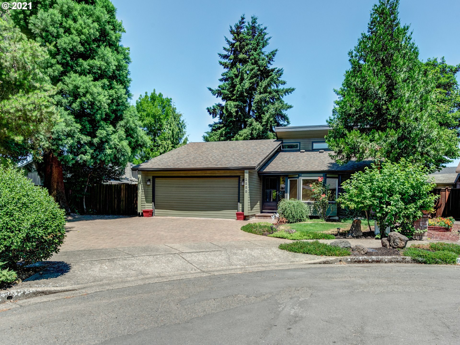 Property Photo: 2868 Elysium Ave OR 97401