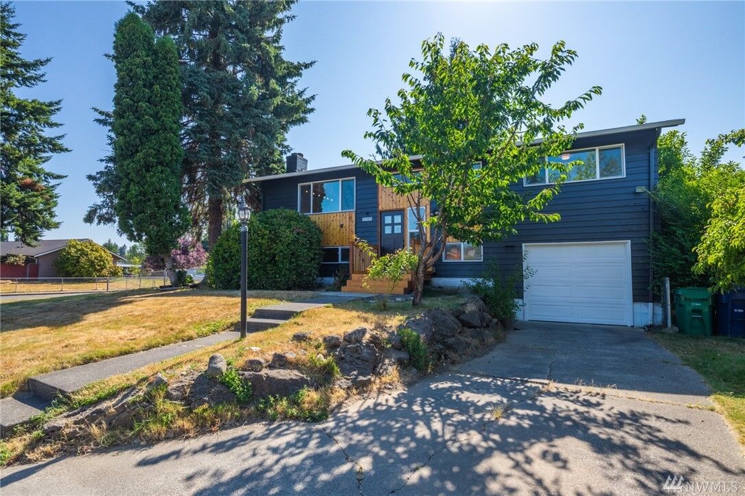 Property Photo:  16504 124th Ave SE  WA 98058 