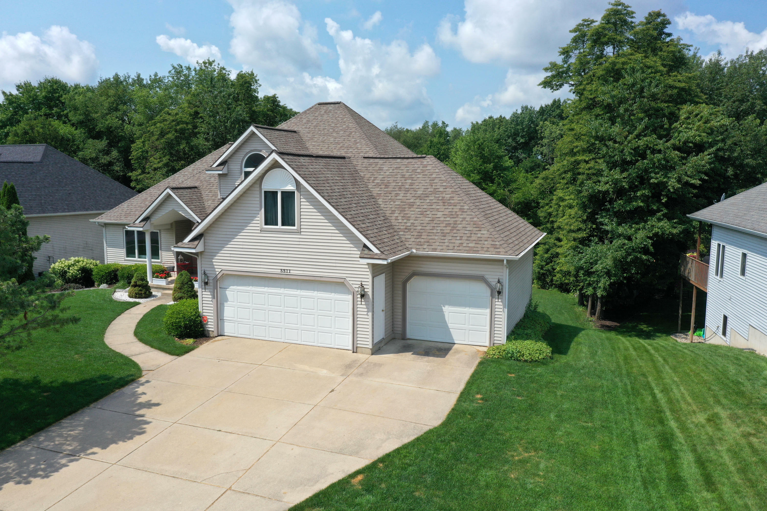 Property Photo:  5511 Fieldstone Drive SW  MI 49418 