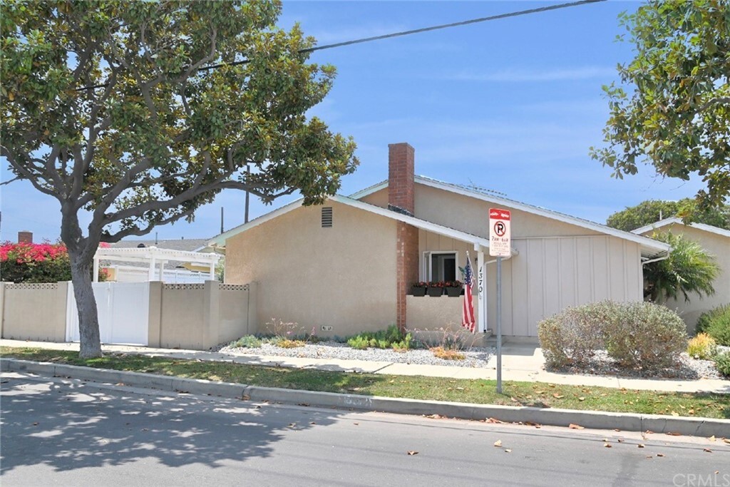 Property Photo: 1370 W 212th Street CA 90501