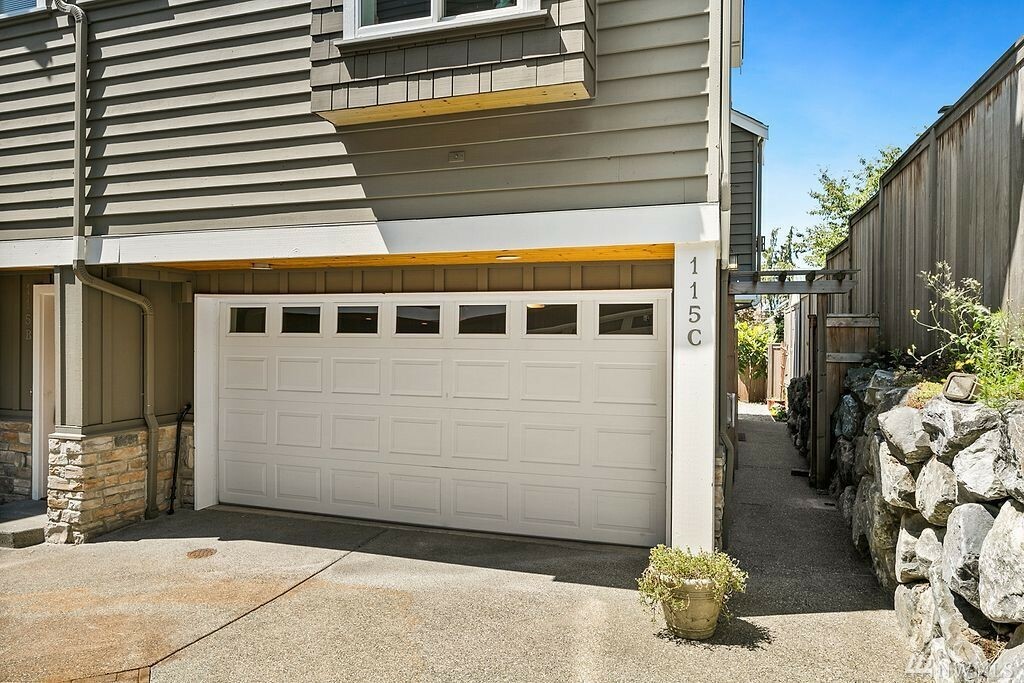 Property Photo:  115 17th Ave C  WA 98122 