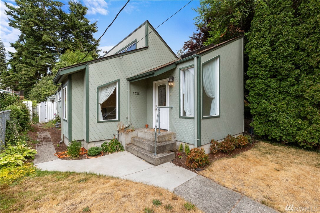 Property Photo:  1325 Elizabeth Ave  WA 98337 