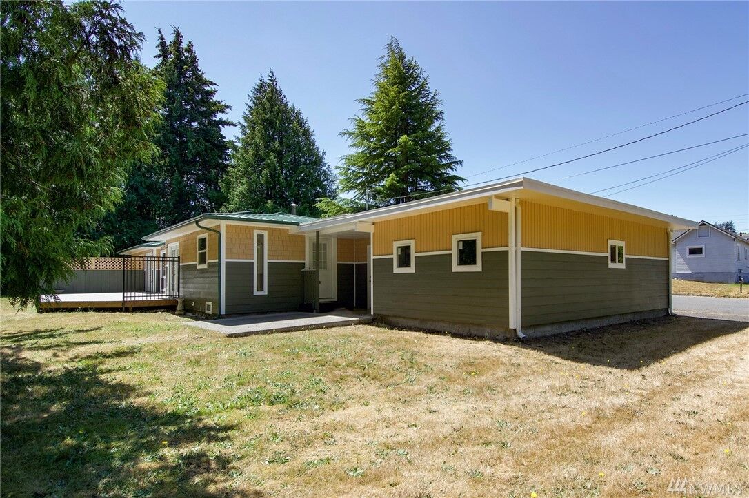 Property Photo: 921 S A St WA 98363