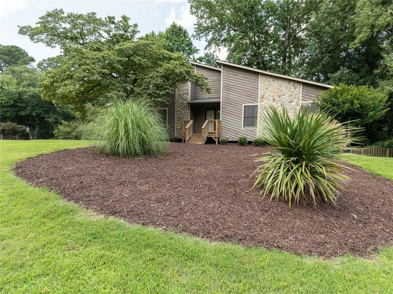Property Photo: 405 N Kimberly Court GA 30076