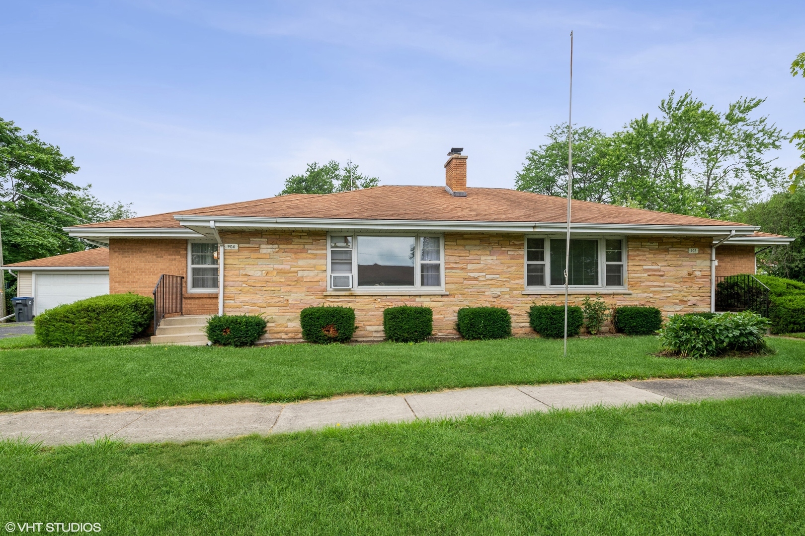 Property Photo: 902 Cedar Avenue IL 60085
