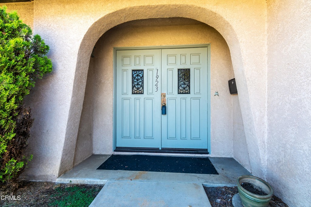 Property Photo:  1923 Sunridge Drive  CA 93003 