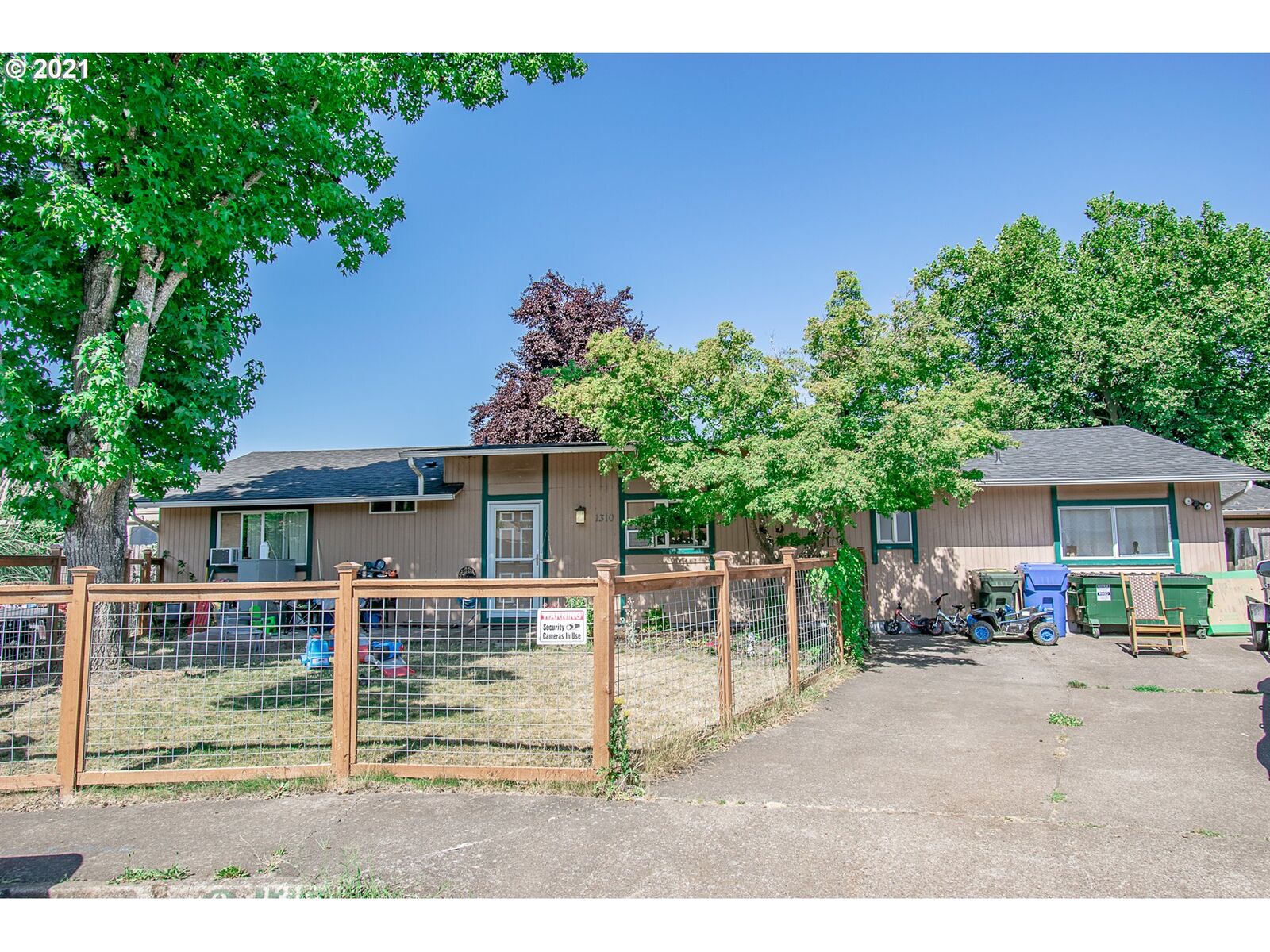 Property Photo:  1310 Acorn Park St  OR 97402 