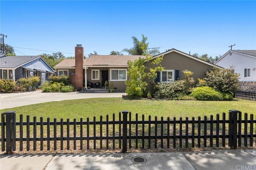 Property Photo:  906 E Avalon Avenue  CA 92706 