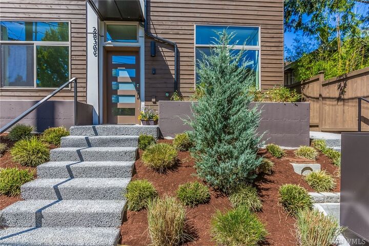 Property Photo:  2830 C SW Dakota St  WA 98126 