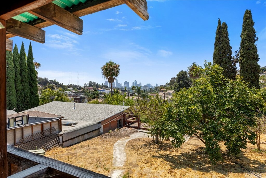 Property Photo:  2240 Ewing Street  CA 90039 