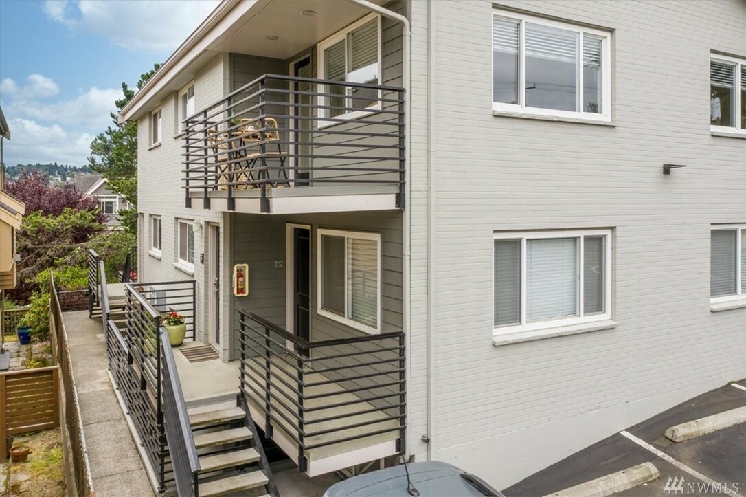 Property Photo:  2818 NW 56th St 302  WA 98107 