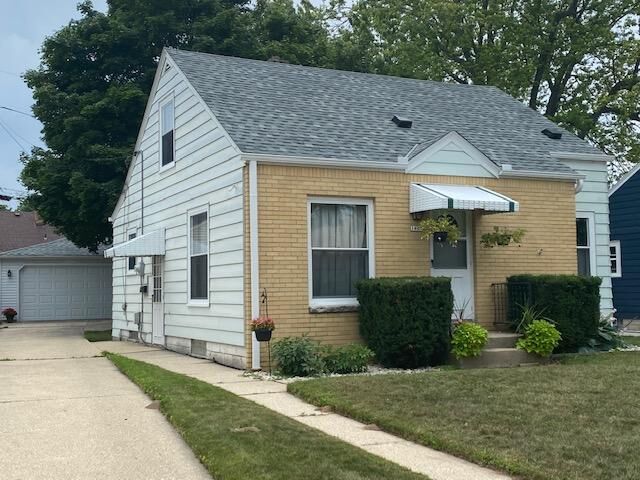 Property Photo: 1409 E Crawford Ave WI 53207