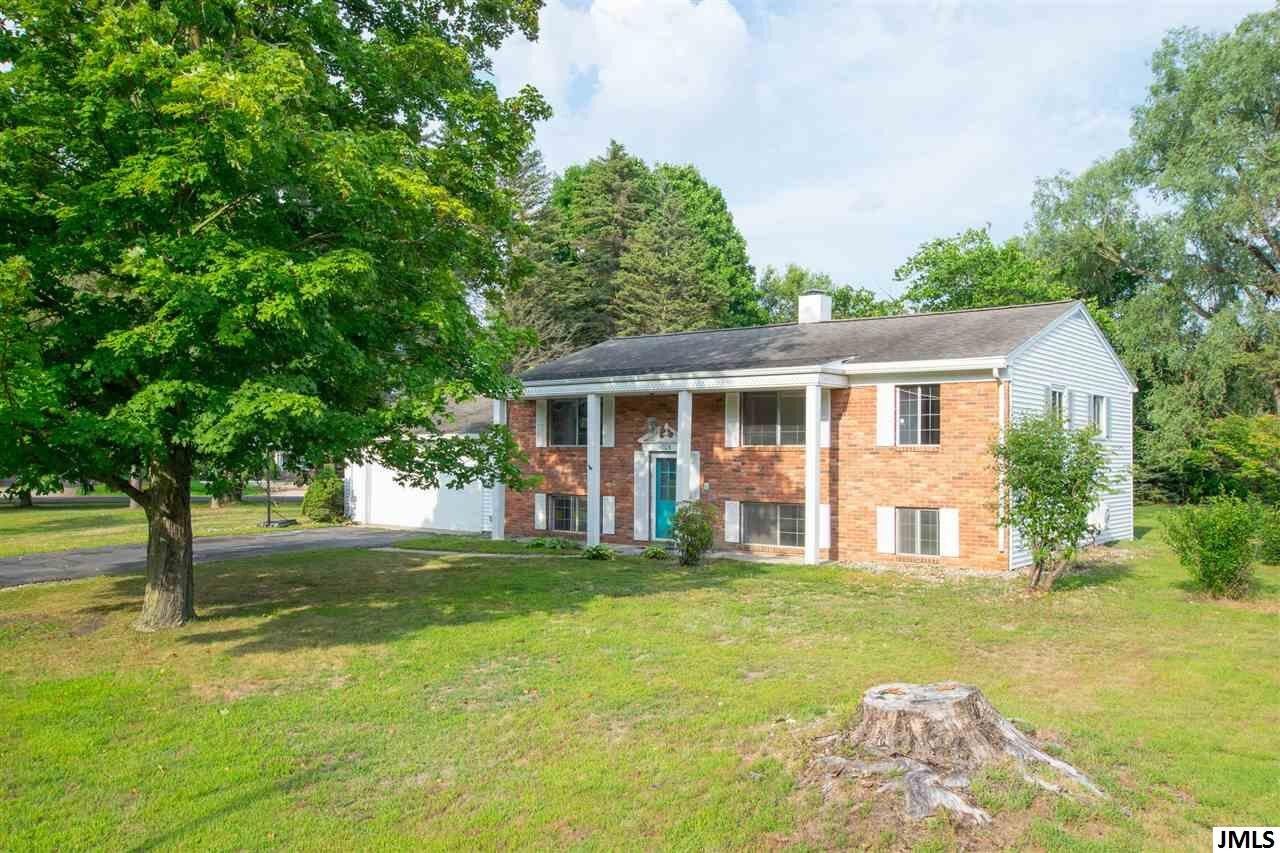 Property Photo:  1705 Ottawa Dr  MI  