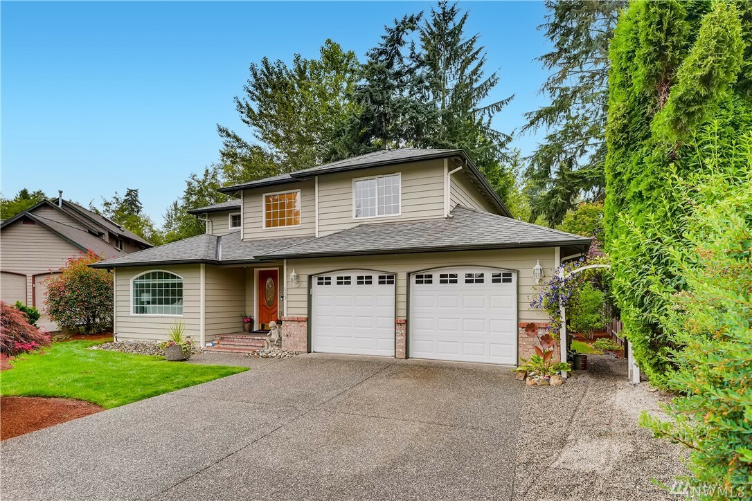 Property Photo:  605 108th Place SE  WA 98208 