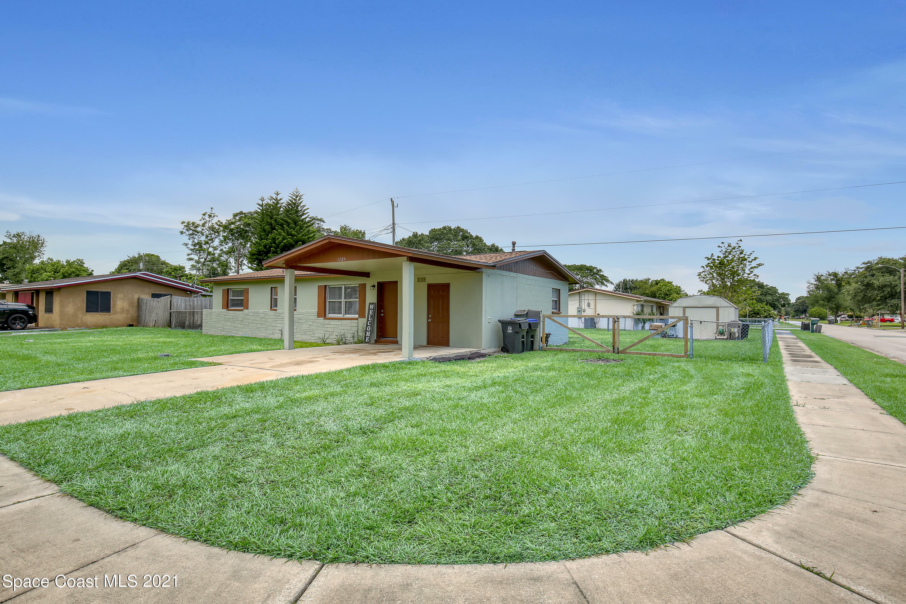 Property Photo: 2720 Venus Drive FL 32796