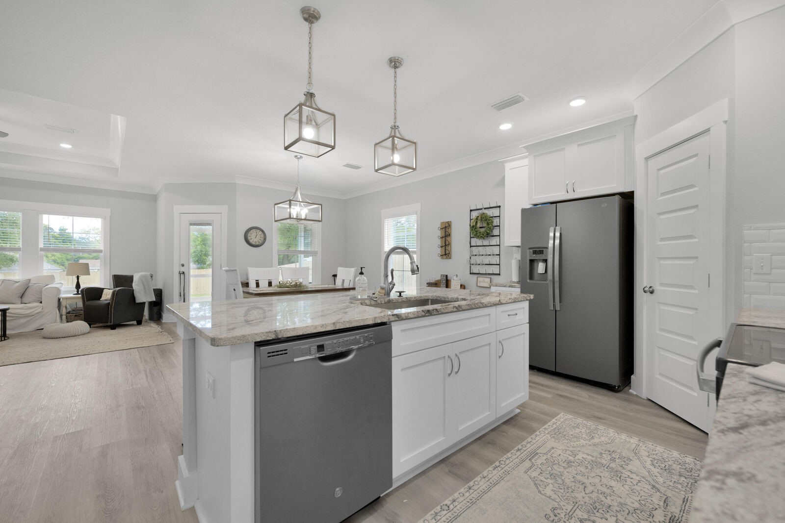 Property Photo: 122 Sasser Street FL 32578